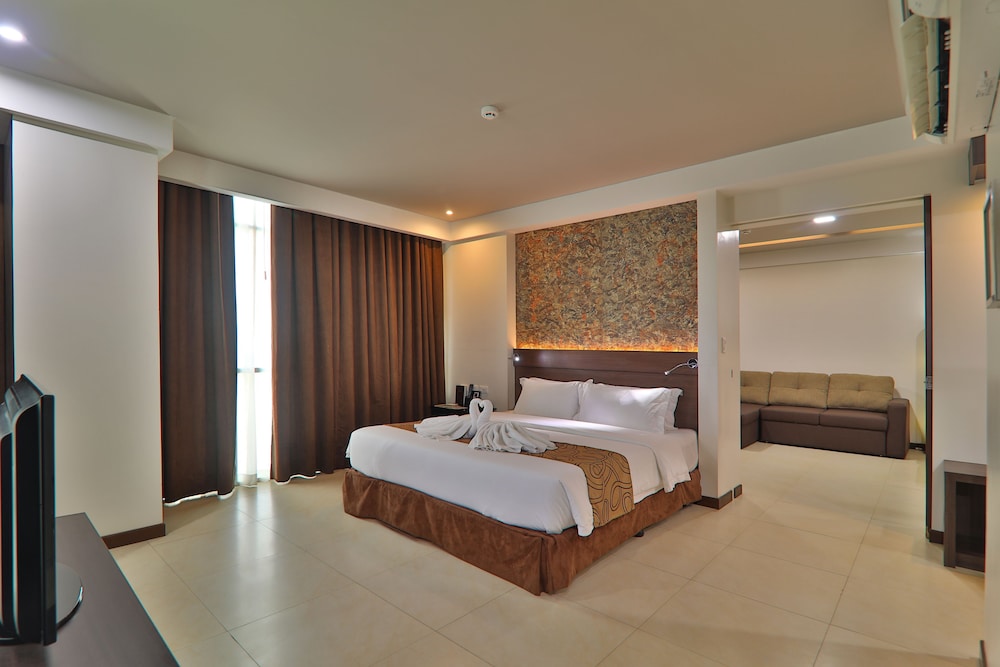 EXECUTIVE, SUITE