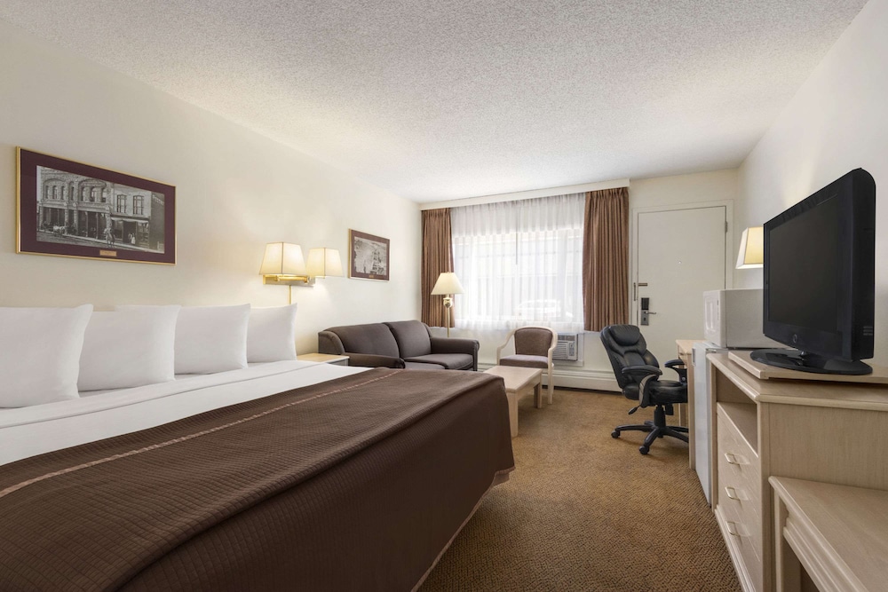 Travelodge by Wyndham Calgary South 19/63