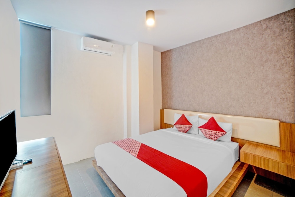 OYO 90559 Gamacity Residence 14/25