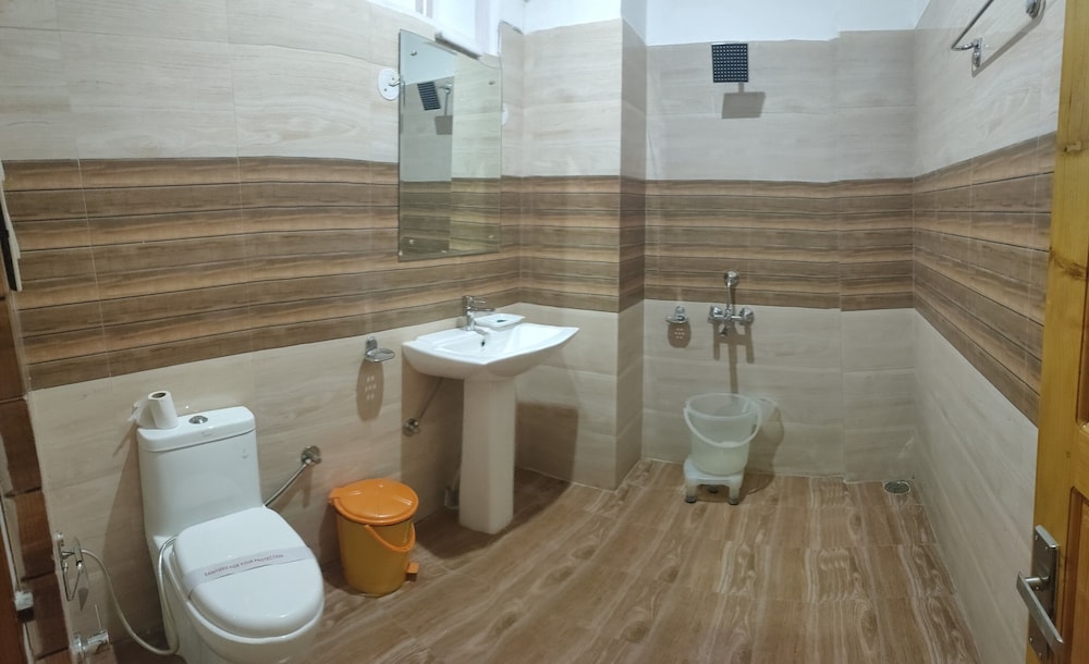 Hotel Sarla Regency 43/47