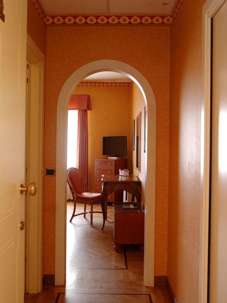 Park Hotel Villa Ariston 66/73