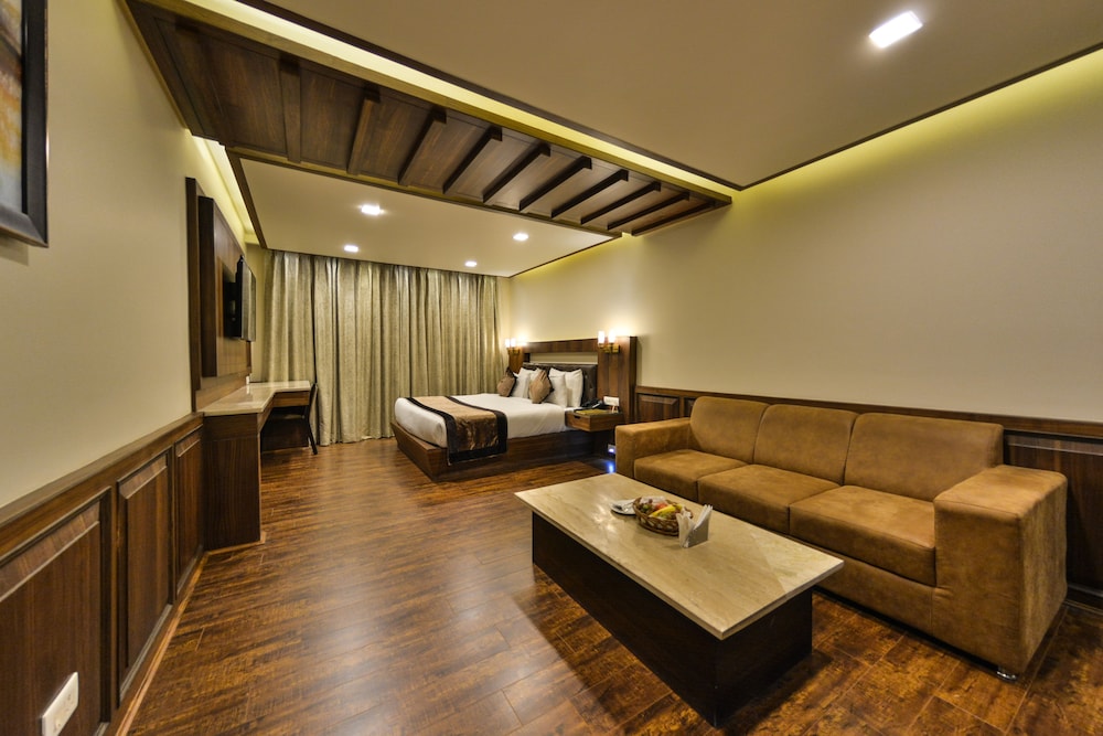 Clarks Inn Srinagar (Ex Hotel Spring Hills) 35/50