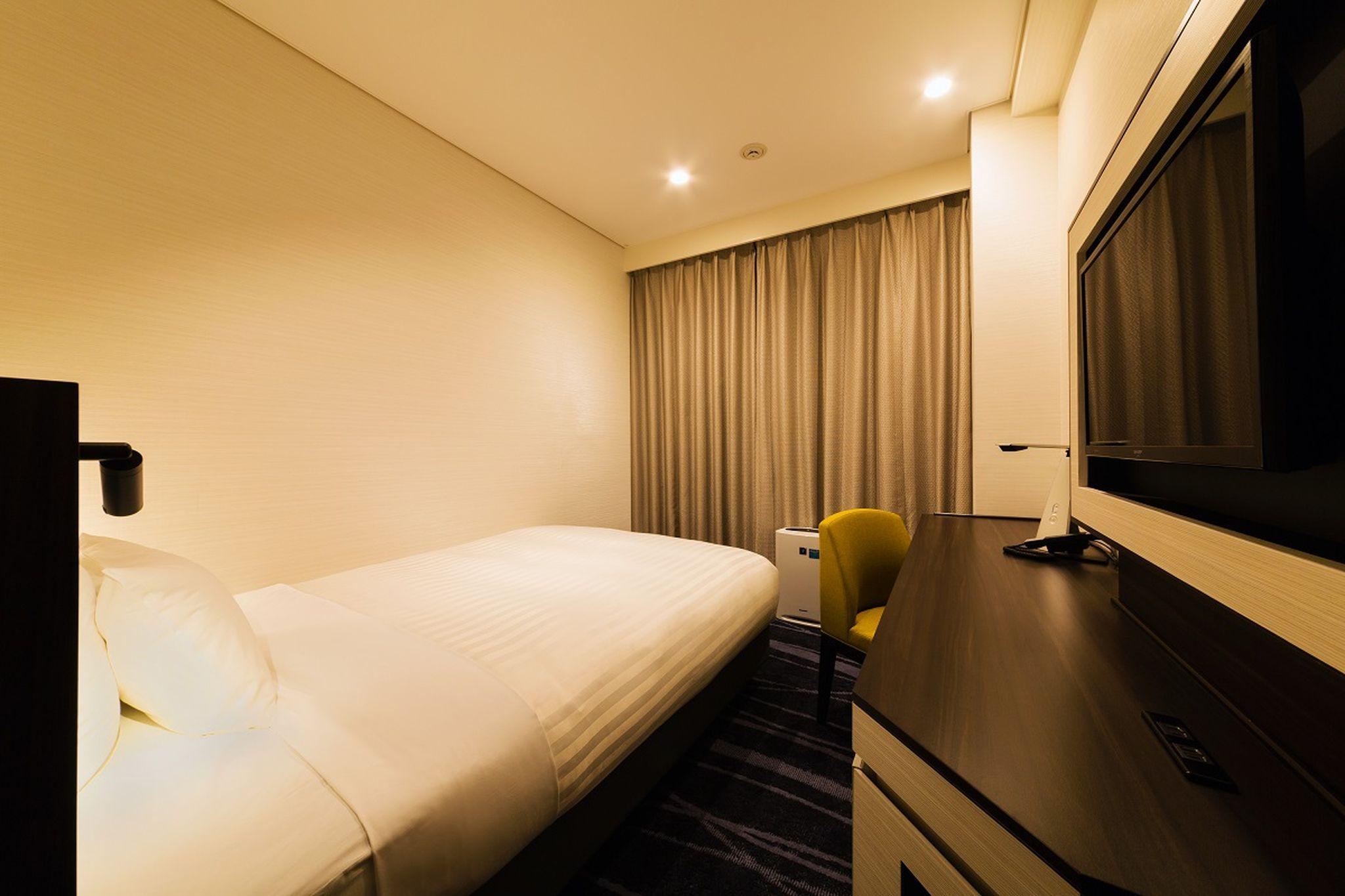 ROOM, SINGLE, SMOKING