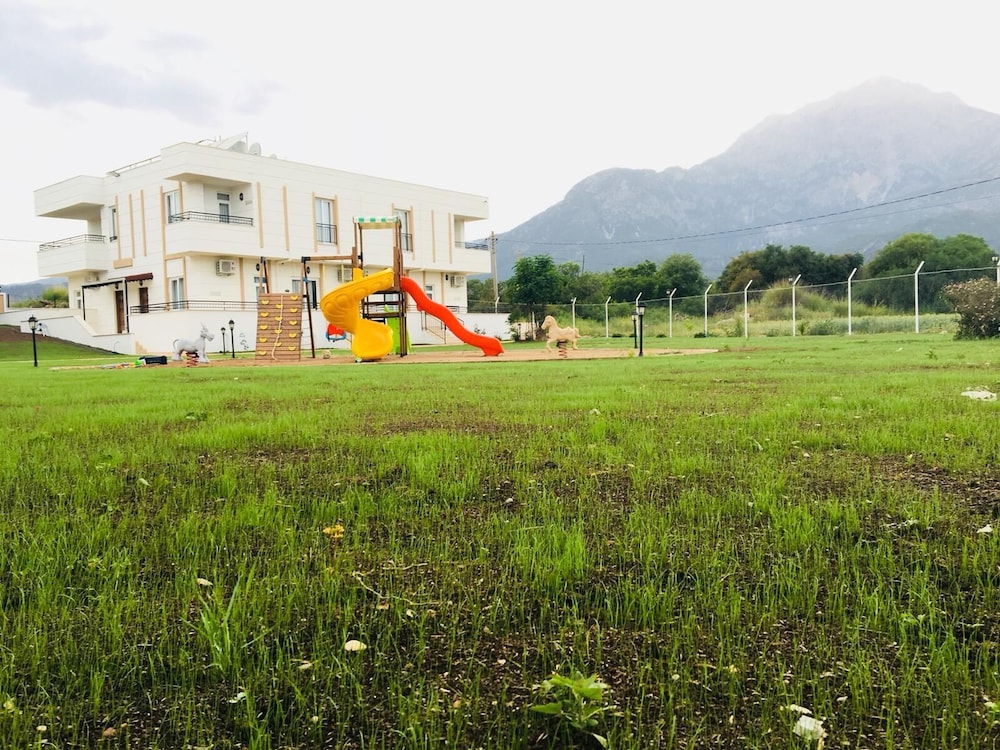 Dream Town Hotel & Restaurant 17/50