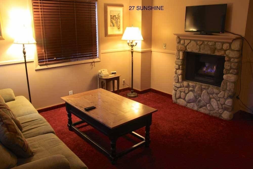 Saddleback Inn 25/44