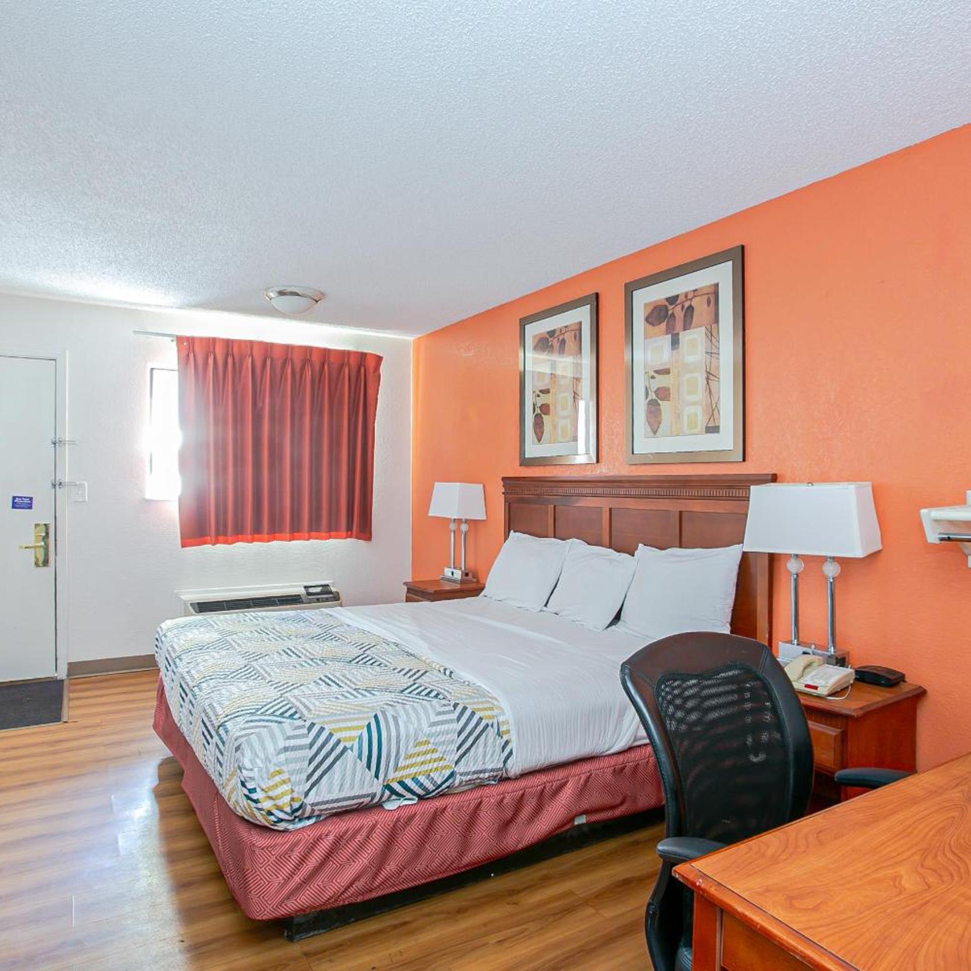 ROOM, KING BED, ACCESSIBLE