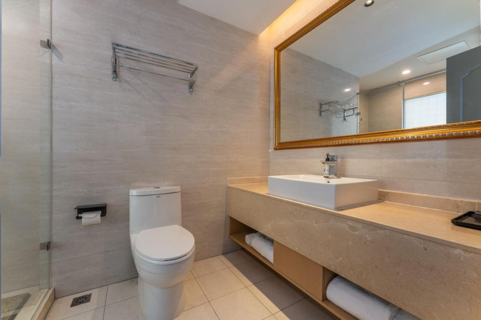 Vienna International Hotel (Shanghai National Exhibition and Convention Center Cao'an Road) 28/28
