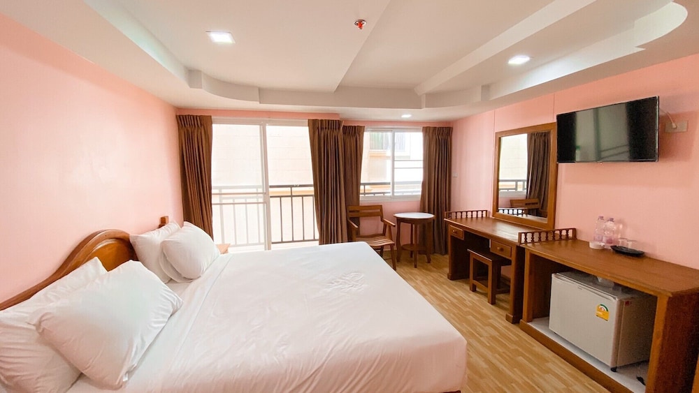 A.A. Pattaya Golden Beach Hotel 12/43