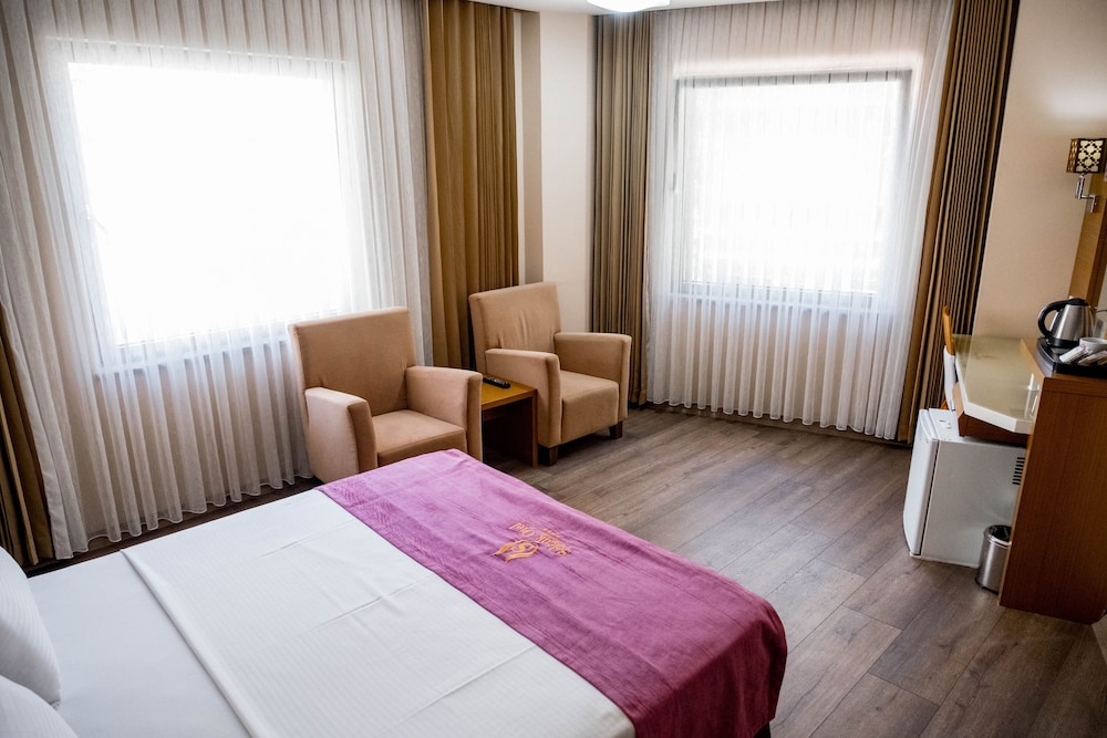 Selcuk Hotel Sems I Tebrizi 21/93