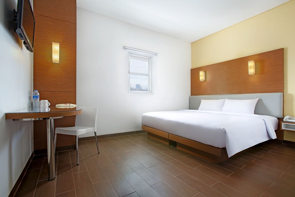 Smart, Queen Bed