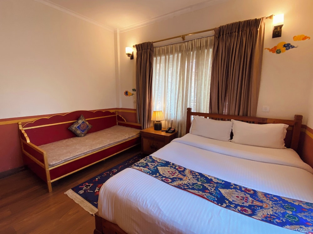 DELUXE, DOUBLE OR TWIN BED, GARDEN VIEW