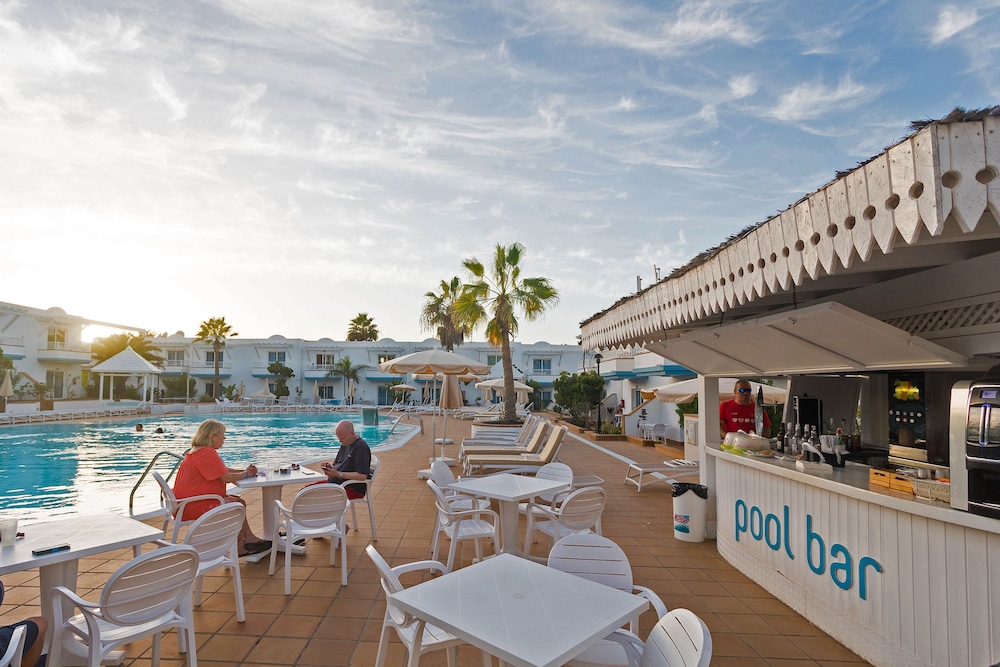 ARENA BEACH HOTEL 52/65