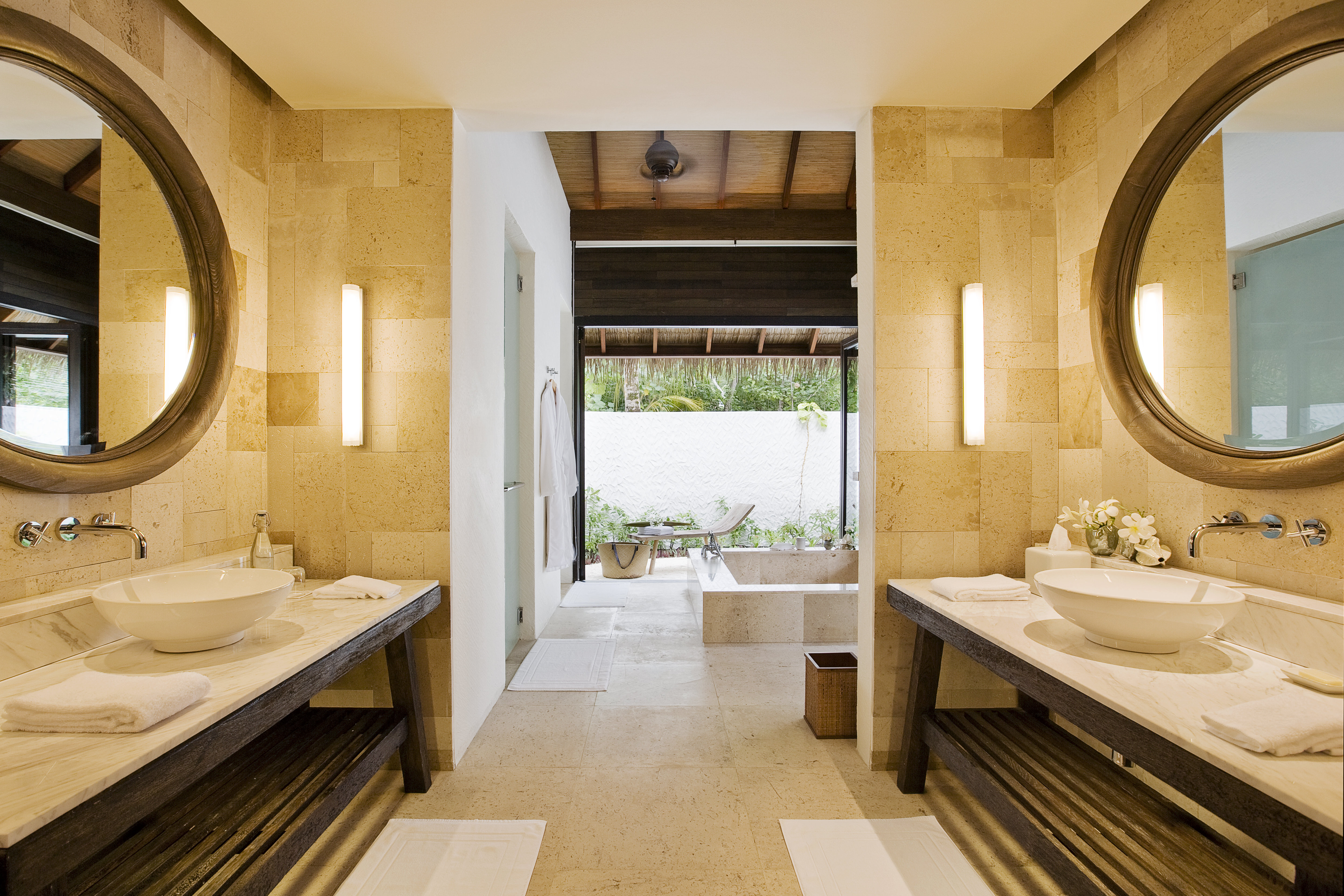 2 Bedrooms, Beach, Suite