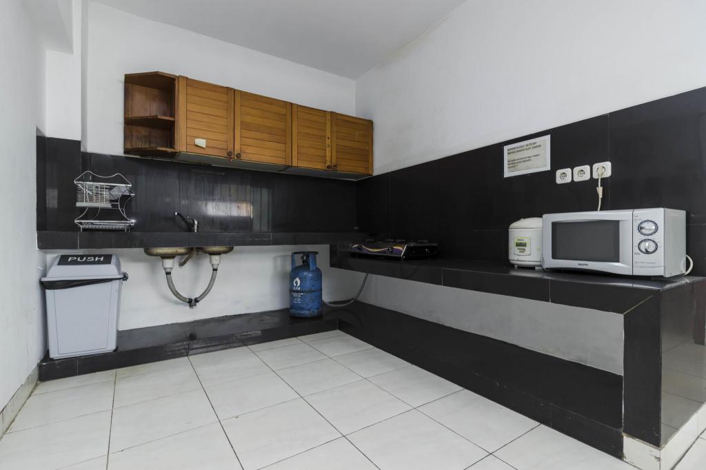 Reddoorz Plus Pasar Baru 4/43