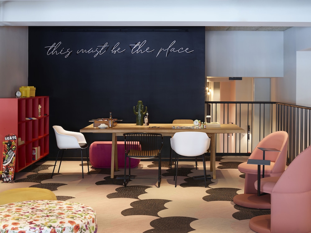 Moxy Athens City 58/66
