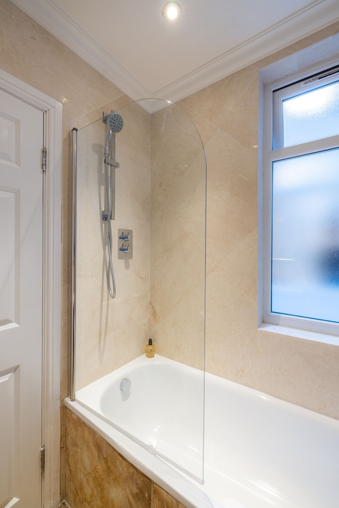 Courtfield Gardens Apartments 50/50