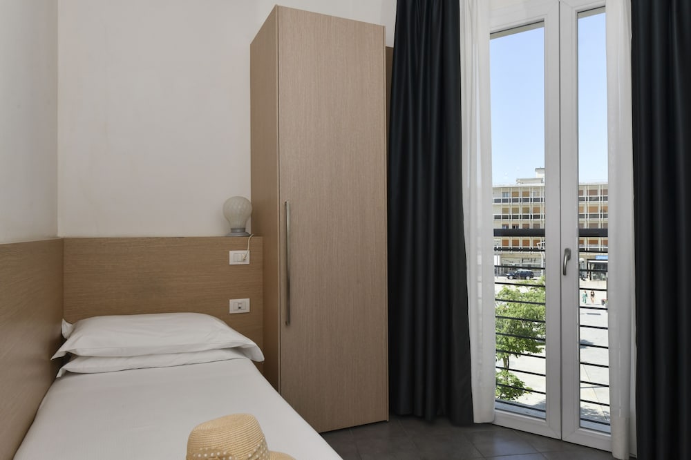 Hotel Eden 11/62
