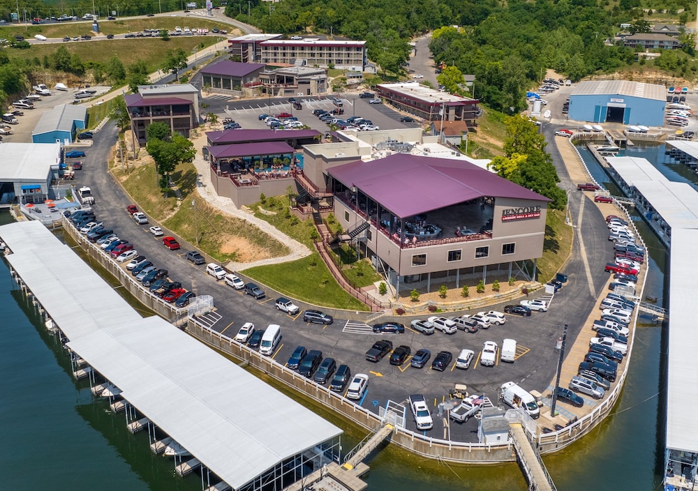 The Resort at Lake of the Ozarks 6/51