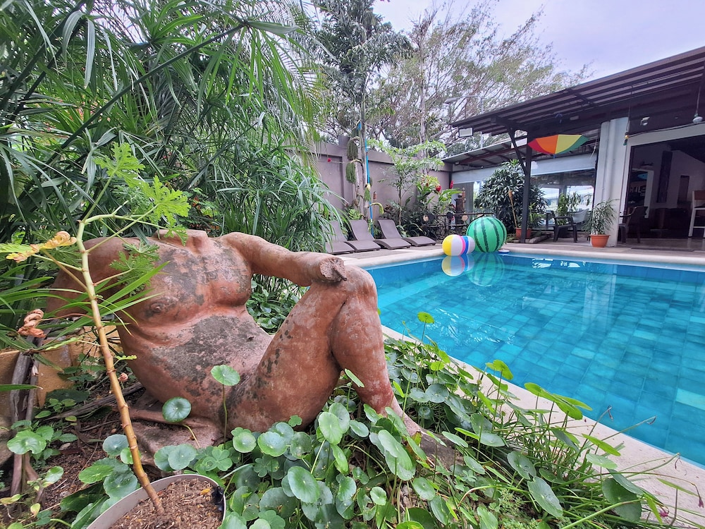 Colours Oasis Resort 67/72