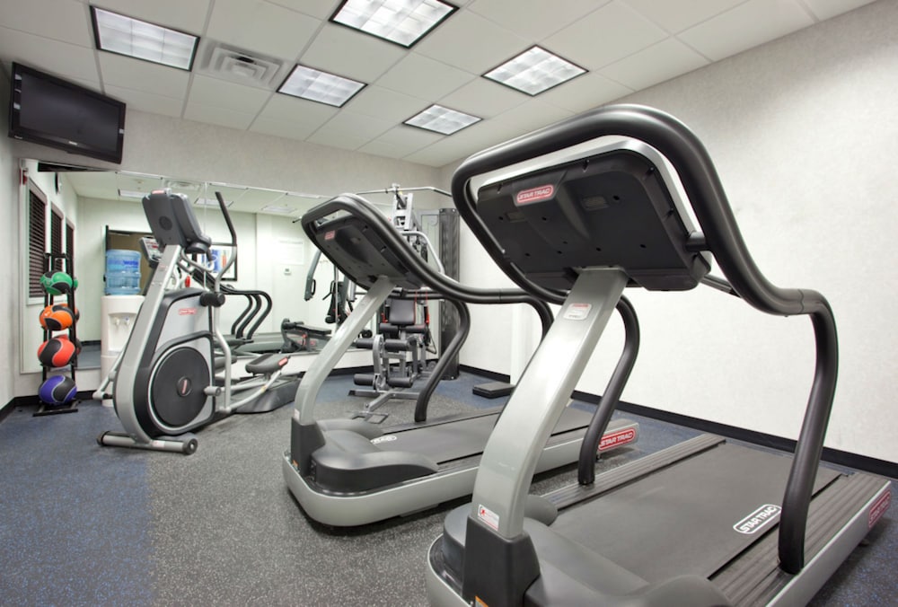 Holiday Inn Express Hotel Suites New Philadelphia 35/66