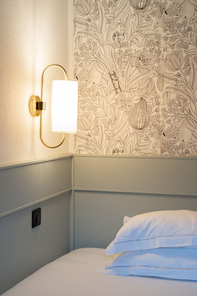 Hotel De Fleurie 25/50