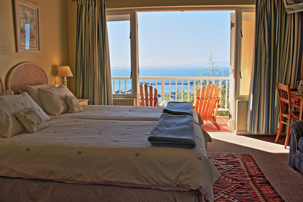 Albatross Guest House 42/68