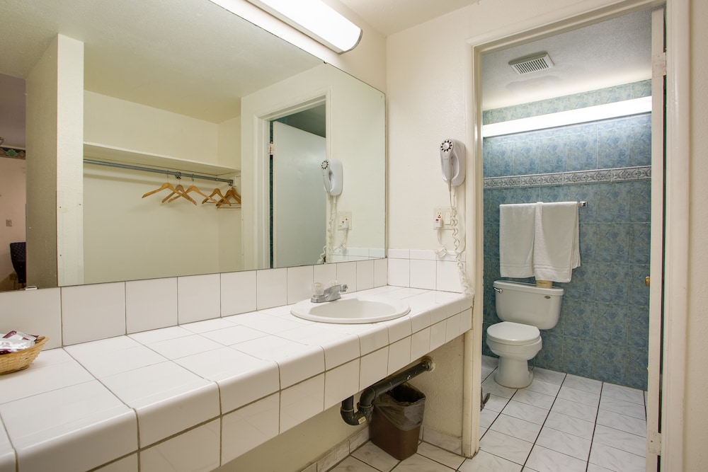 Best Whittier Inn 36/53