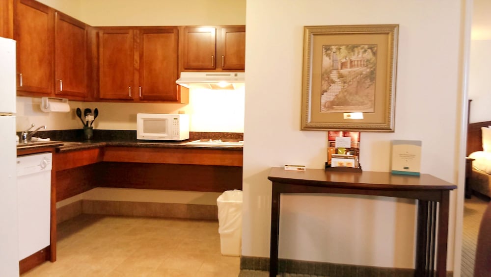 STAYBRIDGE SUITES DETROIT-NOVI 13/60