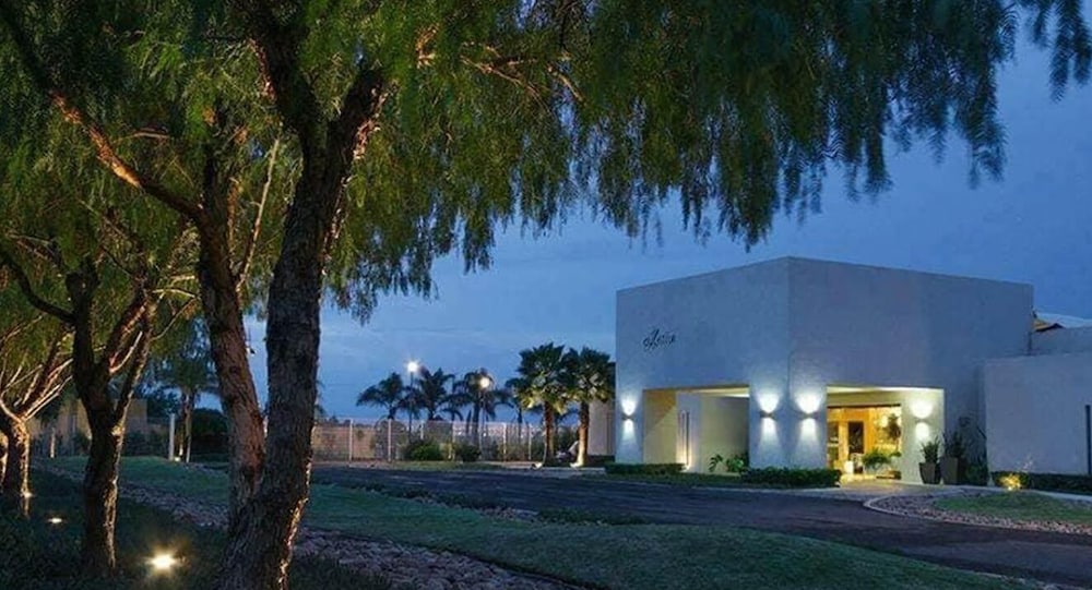 Alesia Hotel 2/52