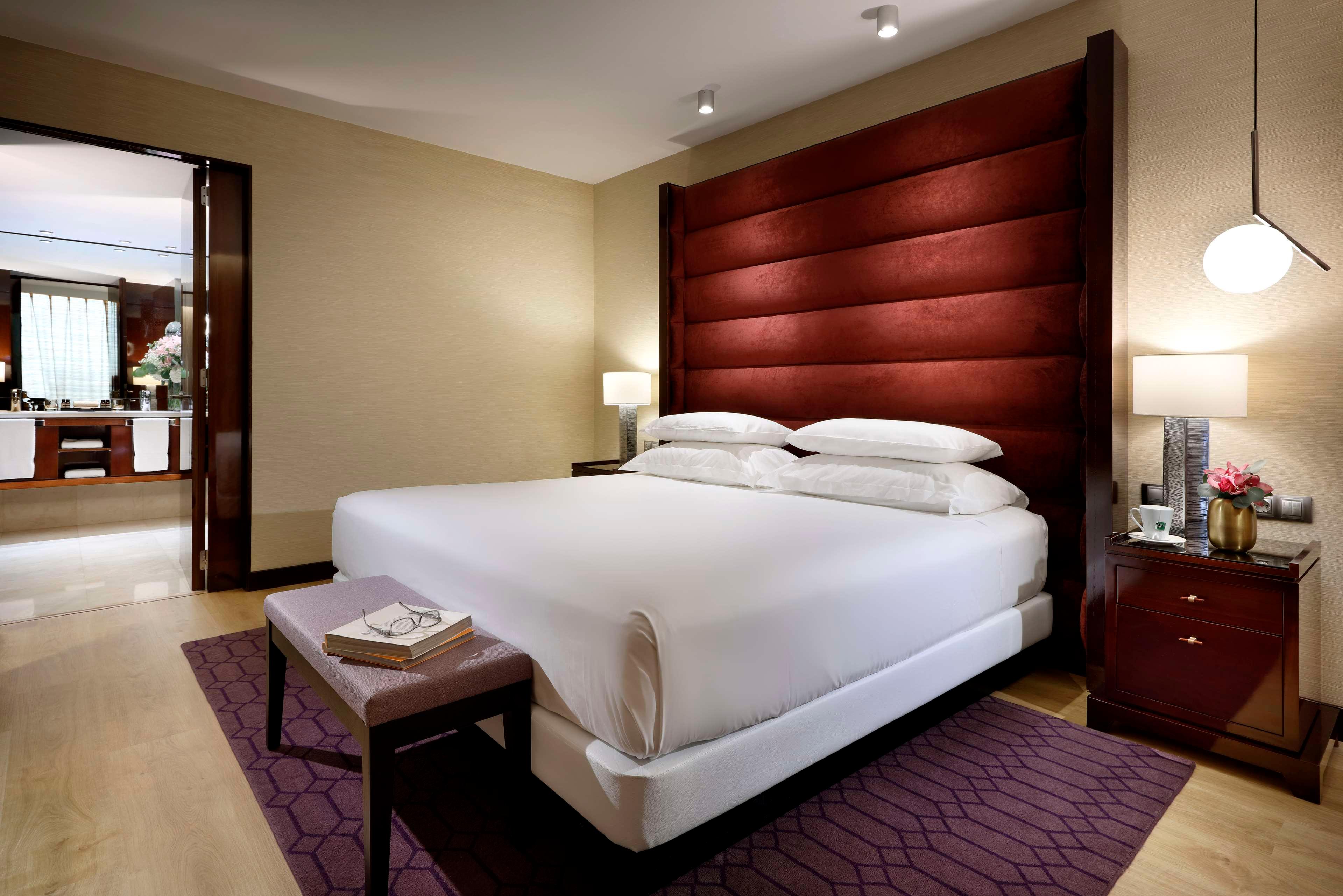 Executive, Suite