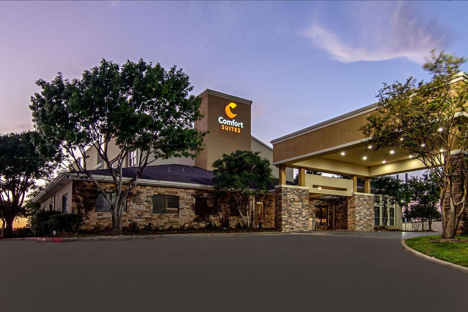 Comfort Suites NW Dallas Near Love Field 7/49