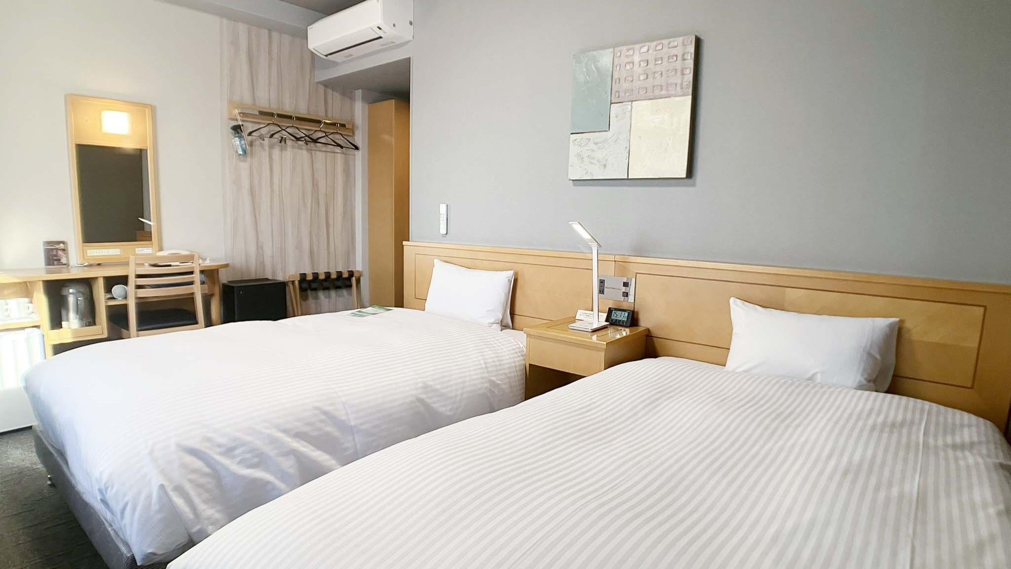 Standard, Twin Beds