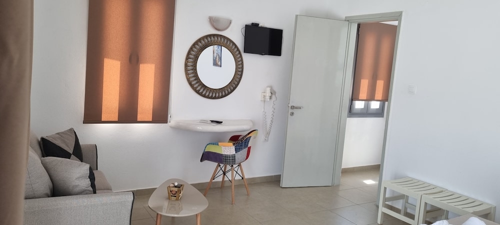 Thira S Dolphin Hotel 42/72