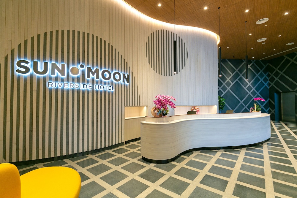 Sun and Moon Riverside Hotel 6/50
