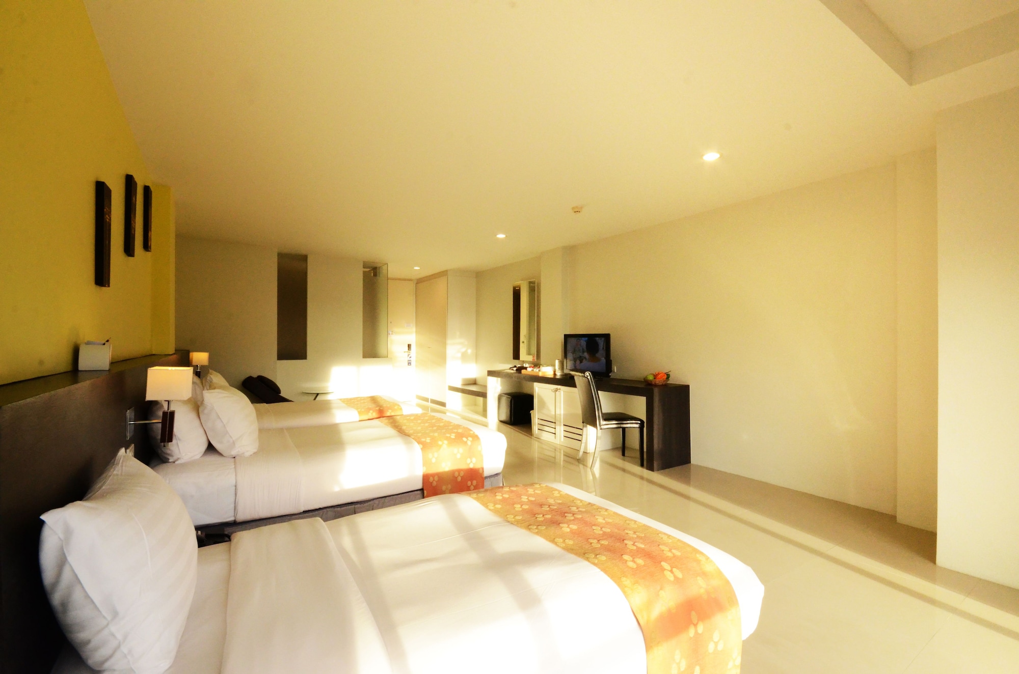 Room, 1 King and 1 Single Beds, with Extra Bed, View Pent