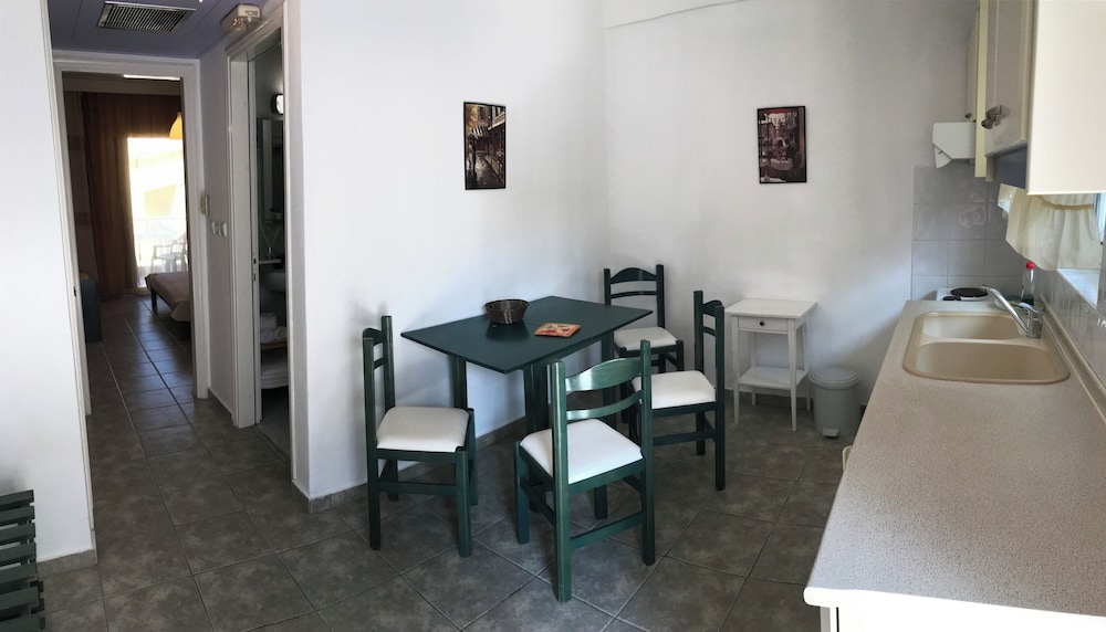 Victor-Eleni Hotel 74/94