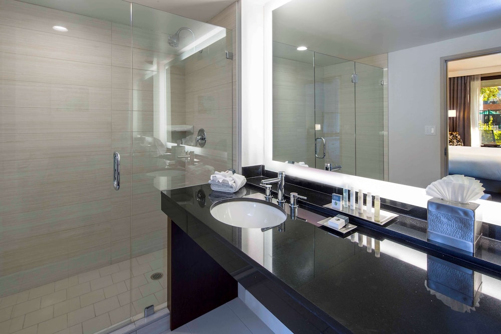 Doubletree By Hilton Newark Fremont 20/76