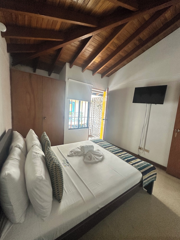 Hotel Guatatur 12/50