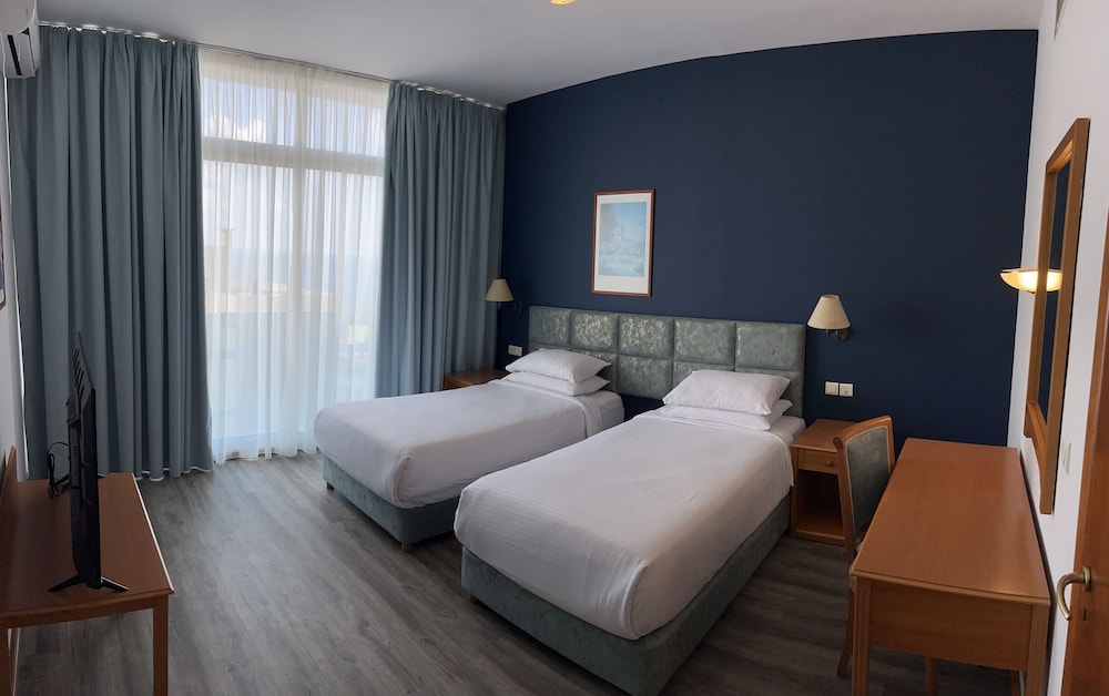 Deluxe Twin Room: