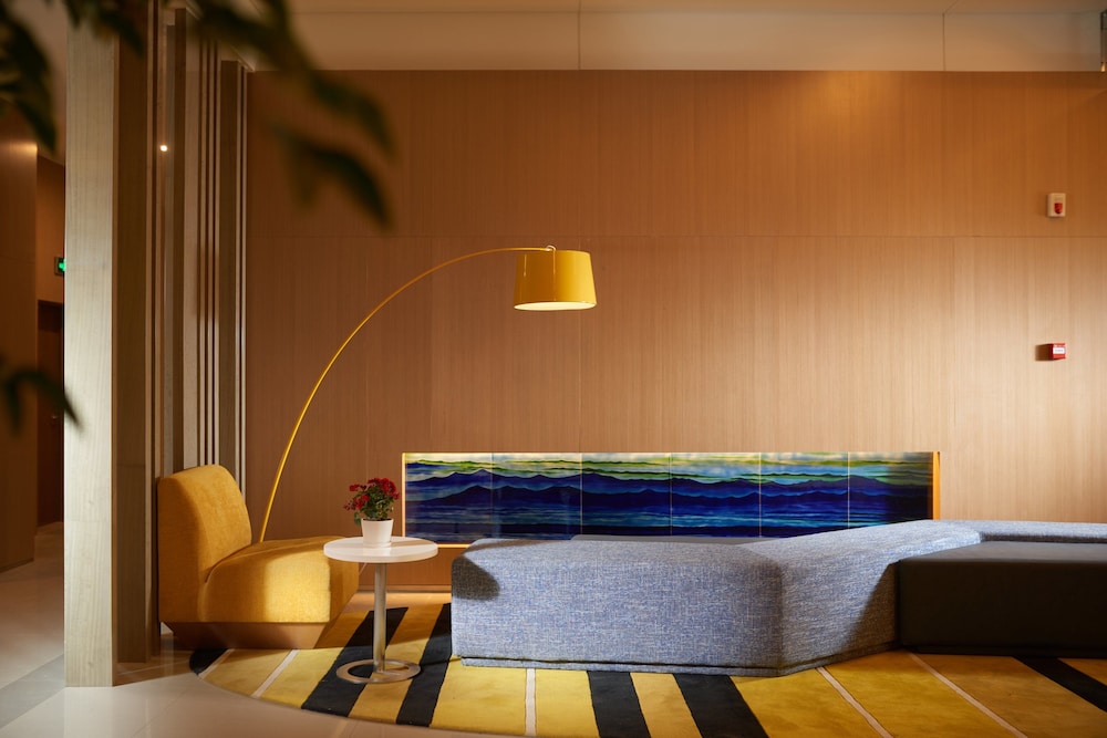 HOLIDAY INN EXPRESS LUOYANG YICHUAN 33/56