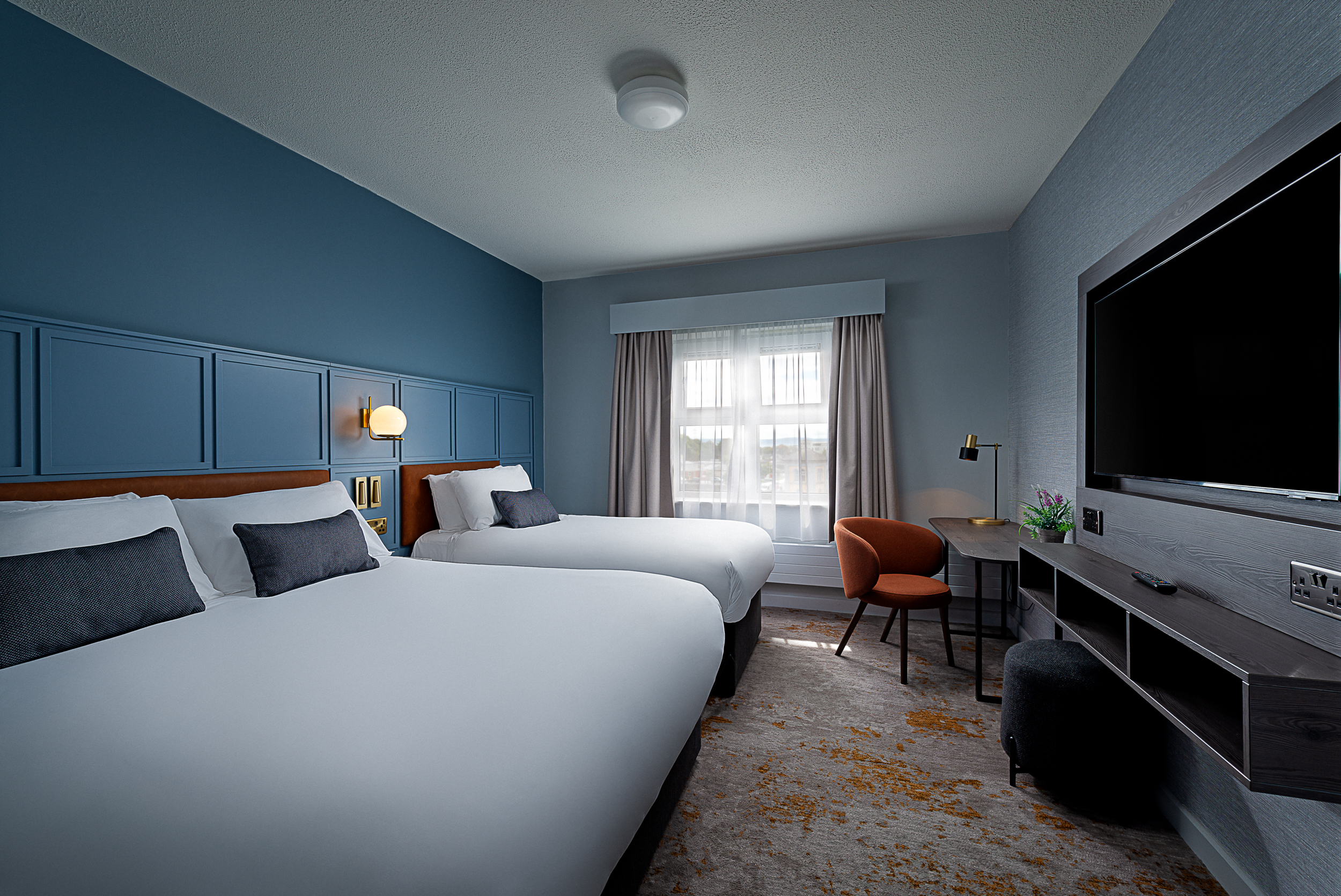 SUPERIOR, 1 DOUBLE AND 1 SINGLE BED
