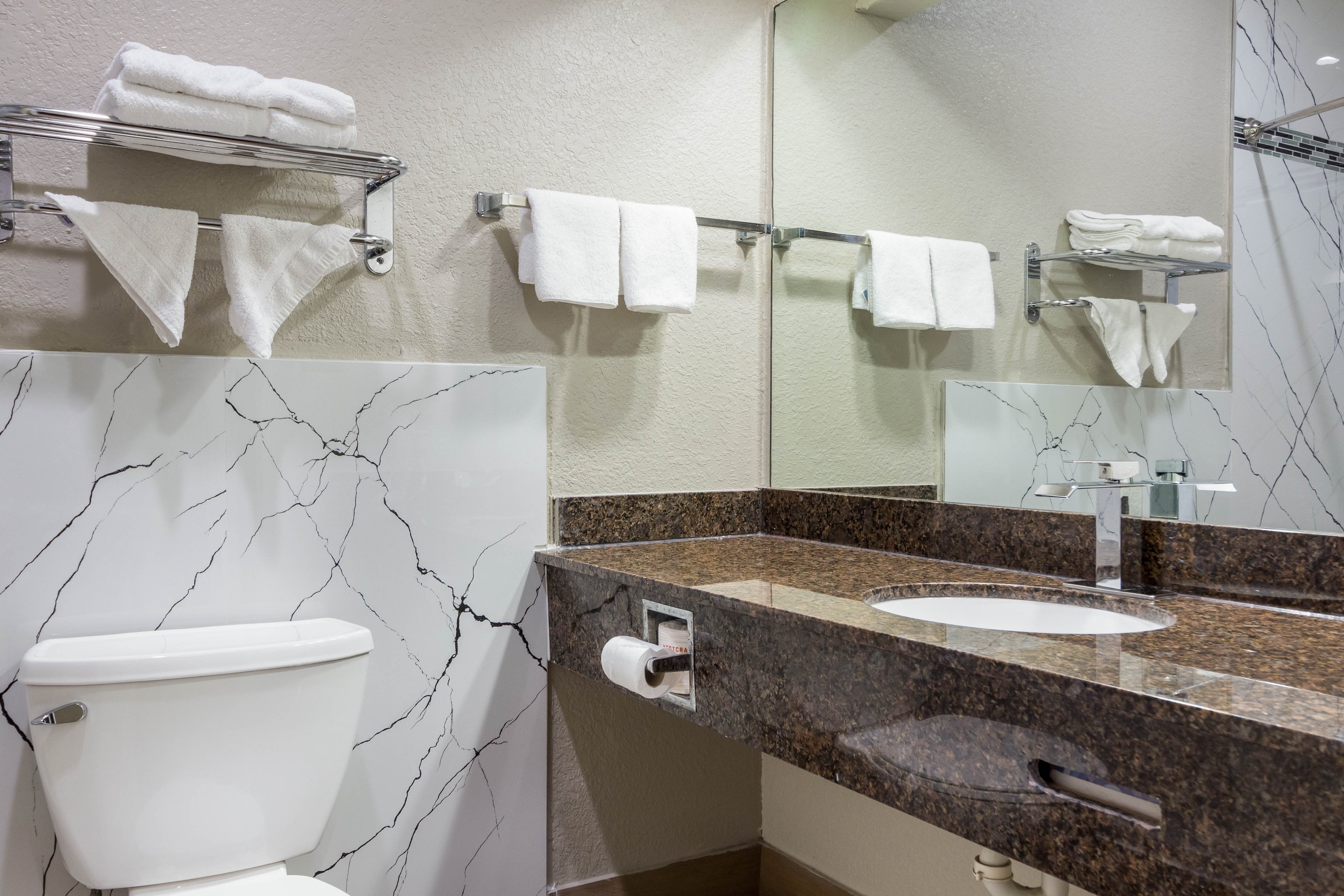 Scottish Inn Suites Baytown 32/32
