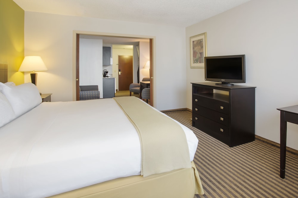 Holiday Inn Express Kalamazoo 8/47