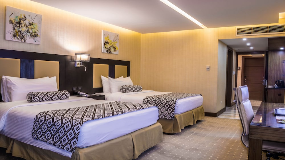 Olive Tree Hotel 5/50
