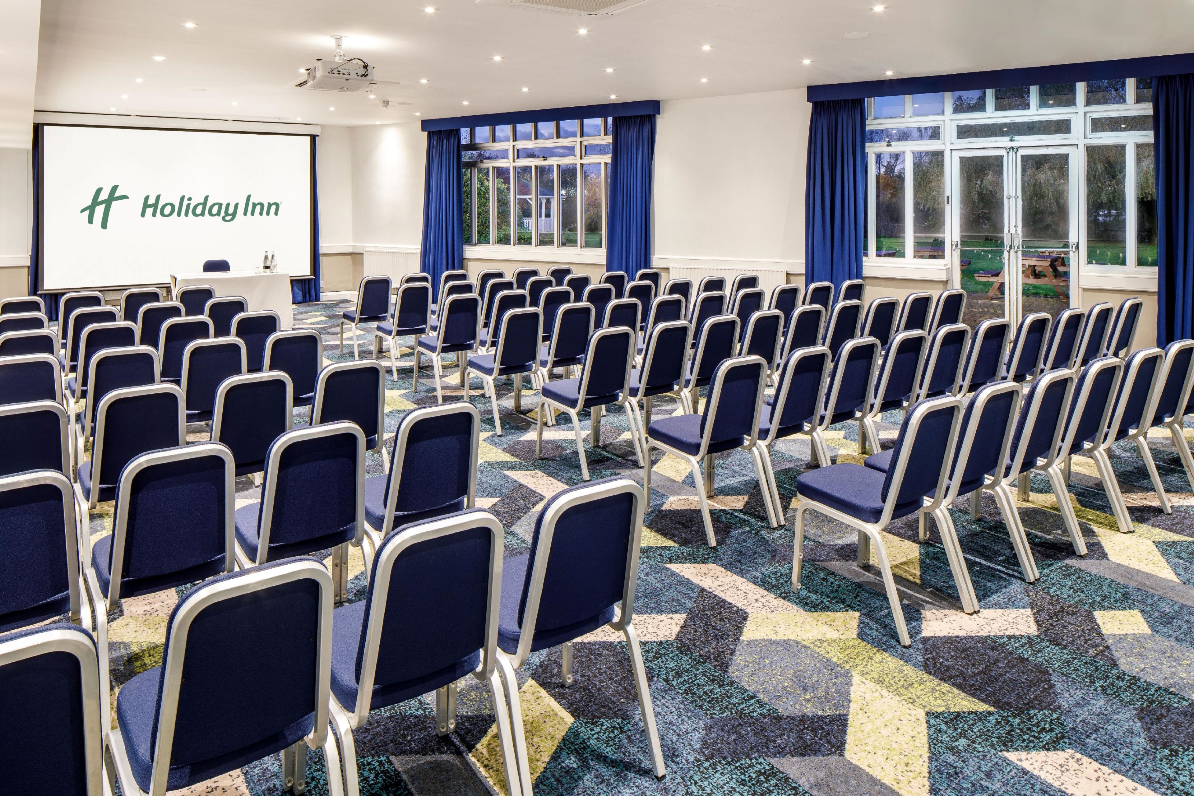 HOLIDAY INN BASILDON 57/75