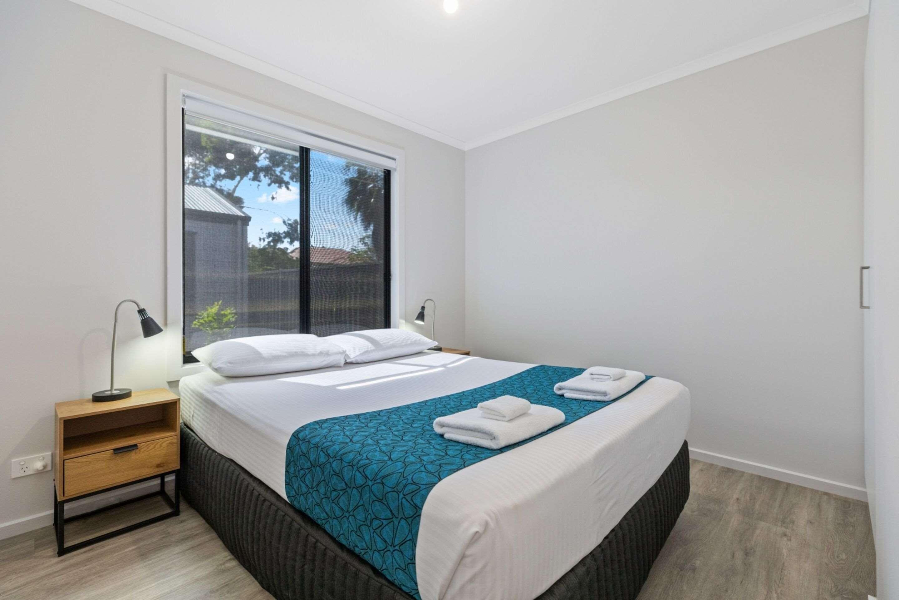 SUITE, 4 BEDS, QUEEN BED
