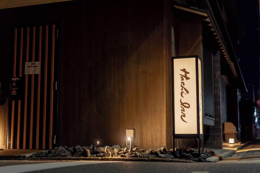 Hachi Inn 2/49