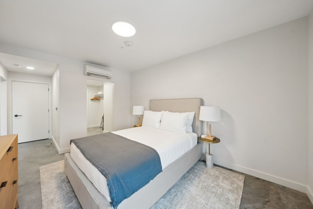 1 Bedroom, Queen Bed, Sofa
