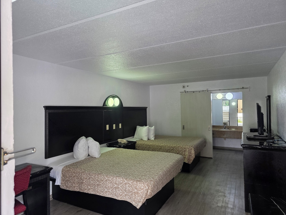 Fairway Inn 17/20