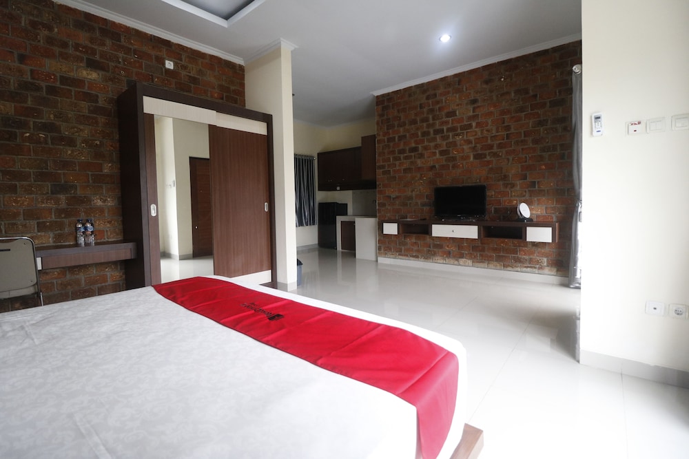 Reddoorz Plus Near Kualanamu Airport 21/29